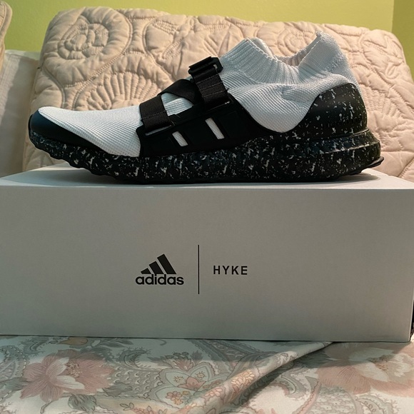 MEN’s Adidas HYKE ULTRABOOST size 9.5 - Picture 3 of 13
